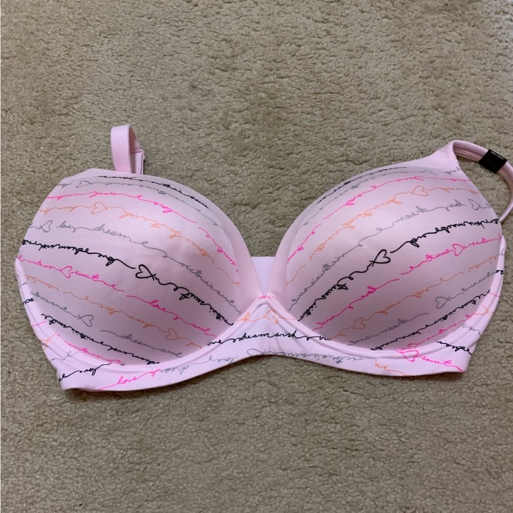 NWOT Victoria's Secret Light Pink Bra with Script Design Lined Size 36DDD